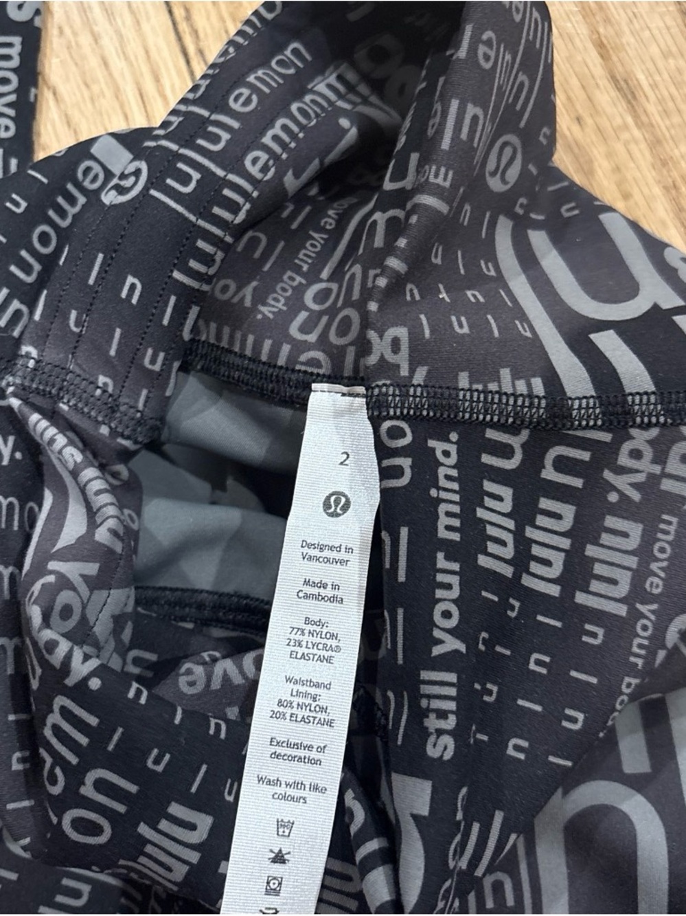Lululemon black logo word mark leggings size 2 excellent condition - Picture 3 of 8